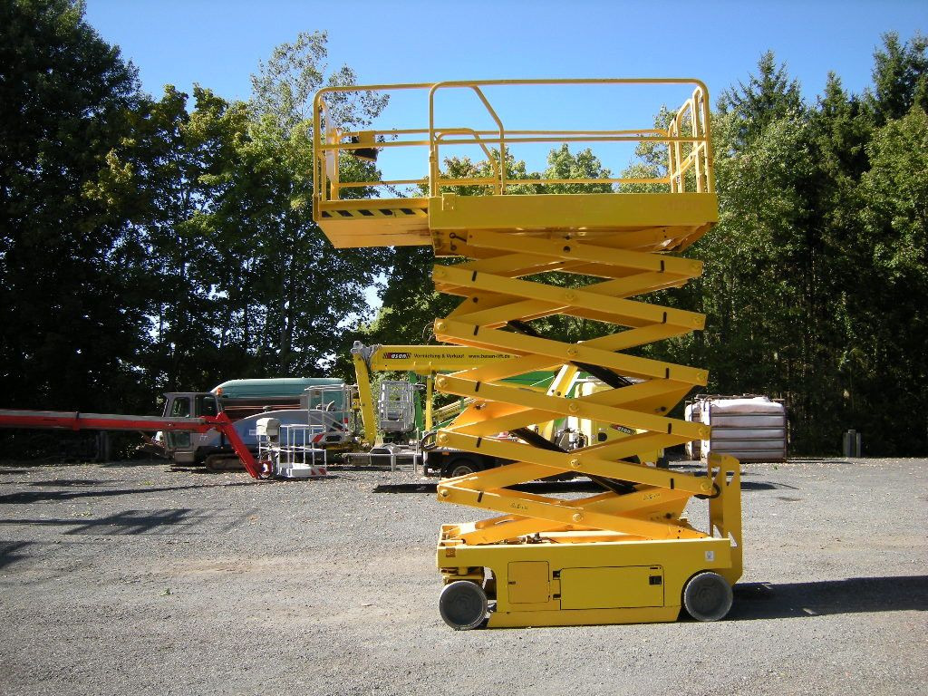 Caminhão com plataforma aérea Genie GS 4047 Scherenarbeitsbühne Genie 14 m: foto 6