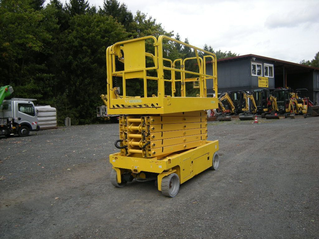 Caminhão com plataforma aérea Genie GS 4047 Scherenarbeitsbühne Genie 14 m: foto 24