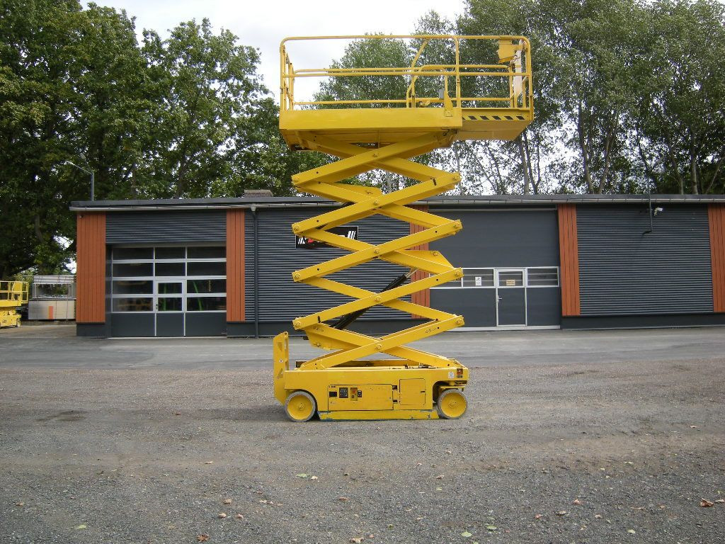 JLG 3246, Scherenarbeitsbühne, 11,9 m - Caminhão com plataforma aérea: foto 1 JLG 3246, Scherenarbeitsbühne, 11,9 m - Caminhão com plataforma aérea: foto 1
