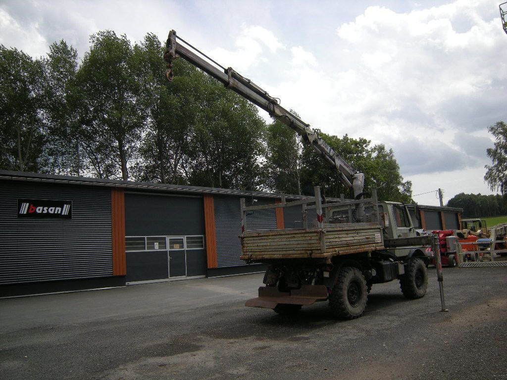 Mercedes-Benz Unimog U1250 mit Kran MKG 105 - Furgão basculante: foto 2 Mercedes-Benz Unimog U1250 mit Kran MKG 105 - Furgão basculante: foto 2
