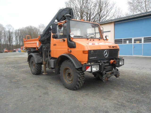 Unimog U1450 427/11 mit Kran - Caminhão basculante, Caminhão grua: foto 2 Unimog U1450 427/11 mit Kran - Caminhão basculante, Caminhão grua: foto 2