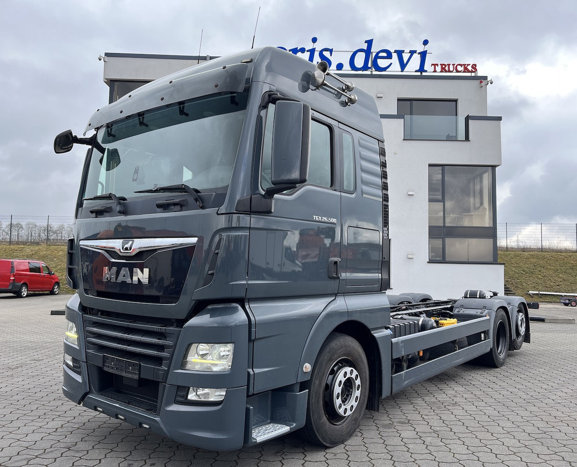 MAN TGX 26.500 6x2 Fahrgestell Lenk-Liftachse AHK - Caminhão: foto 1 MAN TGX 26.500 6x2 Fahrgestell Lenk-Liftachse AHK - Caminhão: foto 1
