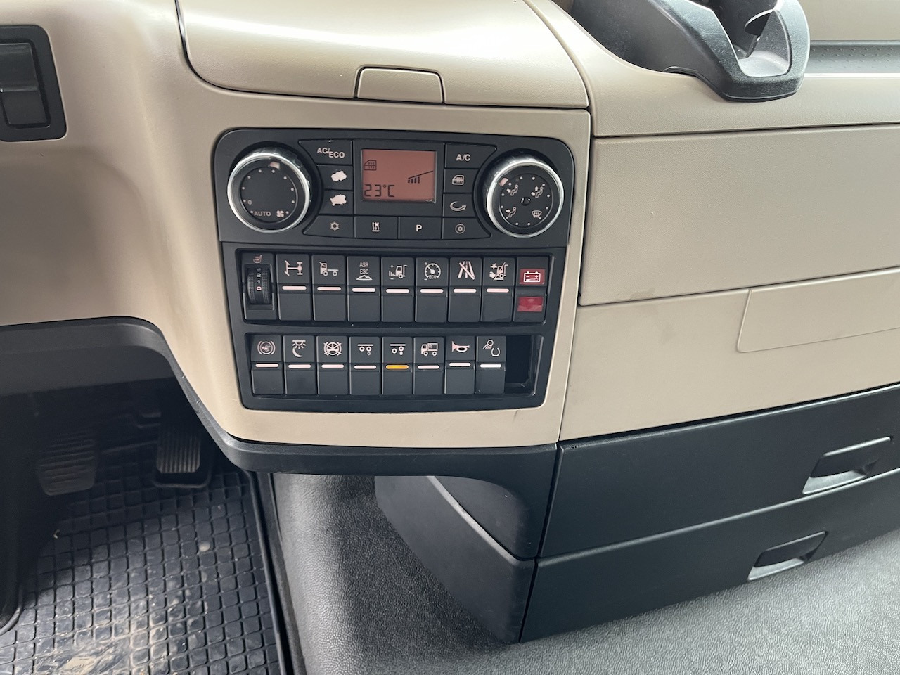 MAN TGX 26.500 6x2 Fahrgestell Lenk-Liftachse AHK - Caminhão: foto 2 MAN TGX 26.500 6x2 Fahrgestell Lenk-Liftachse AHK - Caminhão: foto 2