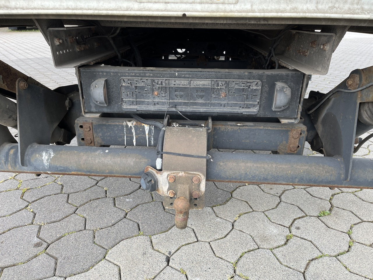 FUSO Canter 7C18 4x2 Ladebordwand Getriebeschaden - Furgão de toldo: foto 4 FUSO Canter 7C18 4x2 Ladebordwand Getriebeschaden - Furgão de toldo: foto 4