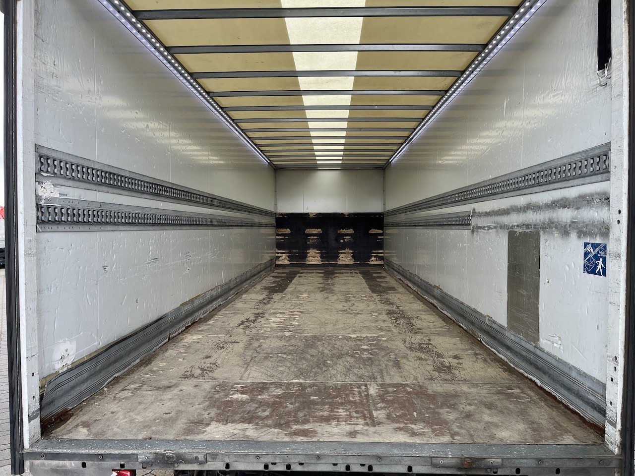 Iveco 120E25 Eurocargo 4x2 Koffer | Ladebordwand - Caminhão furgão: foto 3 Iveco 120E25 Eurocargo 4x2 Koffer | Ladebordwand - Caminhão furgão: foto 3