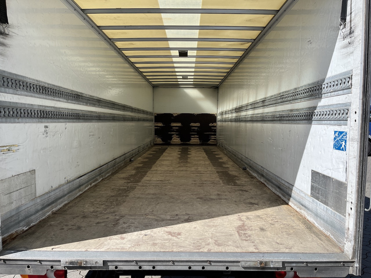 Iveco 120E25 Eurocargo 4x2 Koffer | Ladebordwand - Caminhão furgão: foto 3 Iveco 120E25 Eurocargo 4x2 Koffer | Ladebordwand - Caminhão furgão: foto 3