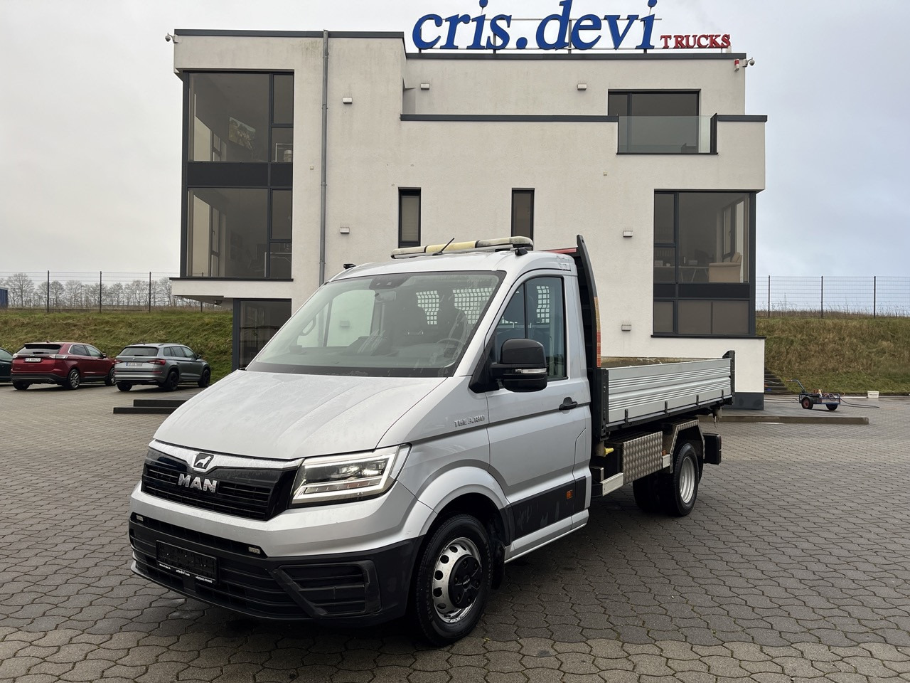 MAN TGE 3.180 4x2 Zwillingsbereift - Furgão basculante: foto 1 MAN TGE 3.180 4x2 Zwillingsbereift - Furgão basculante: foto 1