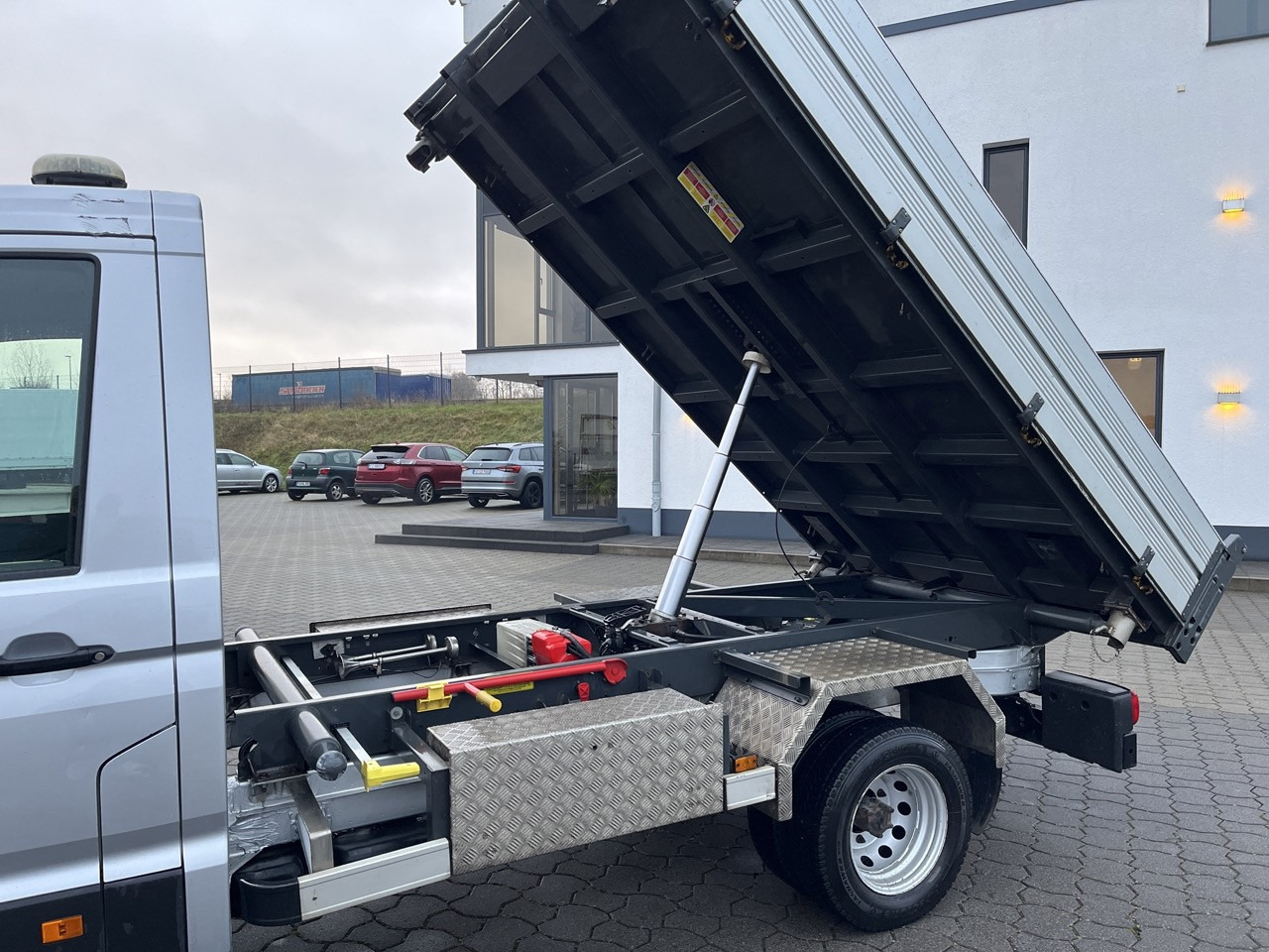 MAN TGE 3.180 4x2 Zwillingsbereift - Furgão basculante: foto 2 MAN TGE 3.180 4x2 Zwillingsbereift - Furgão basculante: foto 2