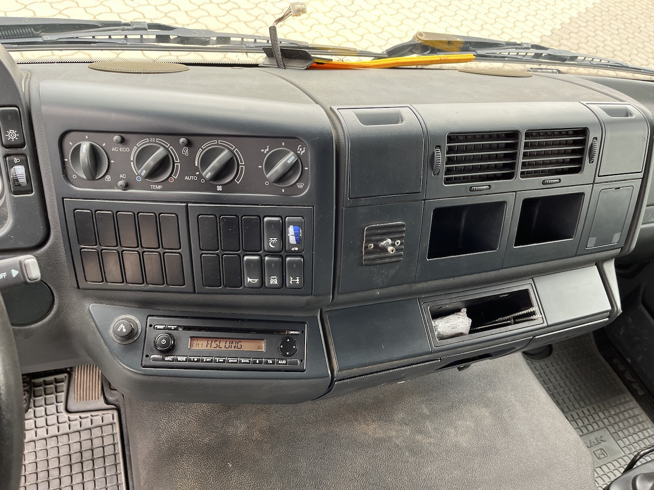 MAN TGL 8.220 4x2 Pritsche AHK - Furgão caixa aberta: foto 2 MAN TGL 8.220 4x2 Pritsche AHK - Furgão caixa aberta: foto 2