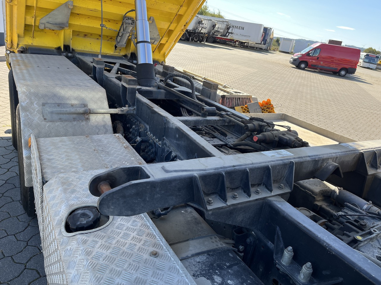 MAN TGS 28.480 6x4 4x4 Dreiseitenkipper Liftachse - Caminhão basculante: foto 3 MAN TGS 28.480 6x4 4x4 Dreiseitenkipper Liftachse - Caminhão basculante: foto 3