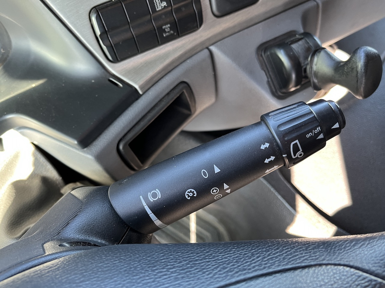 Mercedes-Benz 2541 6x2 Atlas 135.2E Pritsche 8,20 m Ausziehbar - Caminhão com lona, Caminhão grua: foto 2 Mercedes-Benz 2541 6x2 Atlas 135.2E Pritsche 8,20 m Ausziehbar - Caminhão com lona, Caminhão grua: foto 2