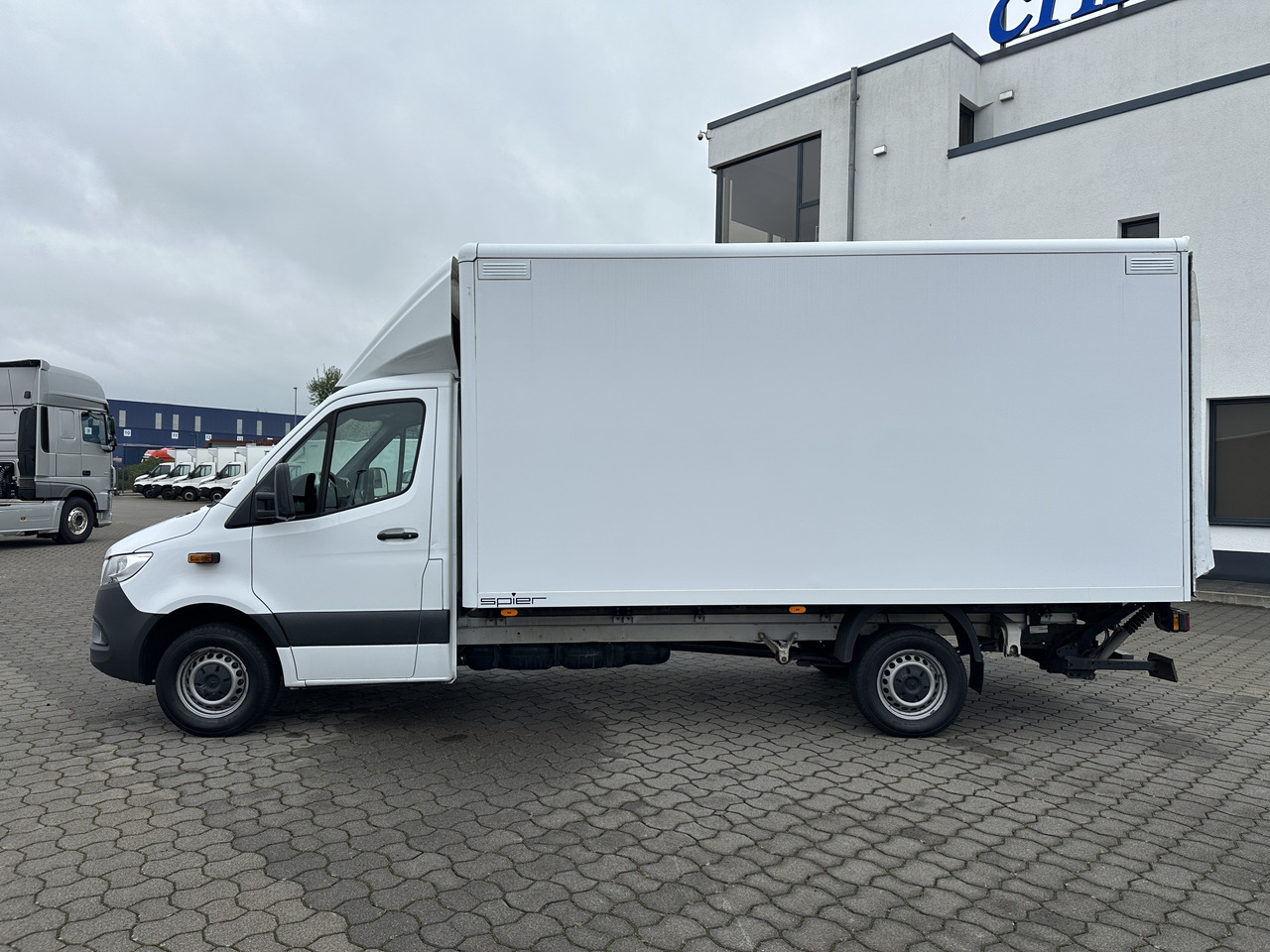 Mercedes-Benz Sprinter 319 CDI Koffer LBW RFK SH Tempomat - Carrinha de contentor: foto 5 Mercedes-Benz Sprinter 319 CDI Koffer LBW RFK SH Tempomat - Carrinha de contentor: foto 5