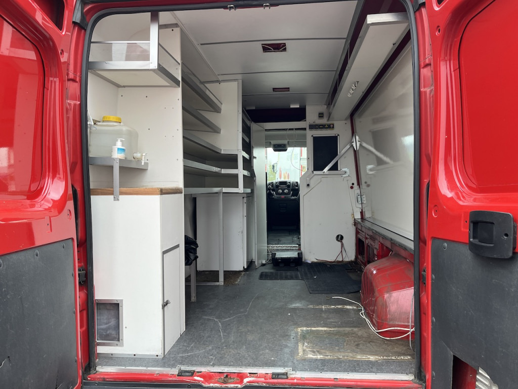 Peugeot Boxer Verkaufsfahrzeug Foodtruck - Food truck: foto 2 Peugeot Boxer Verkaufsfahrzeug Foodtruck - Food truck: foto 2