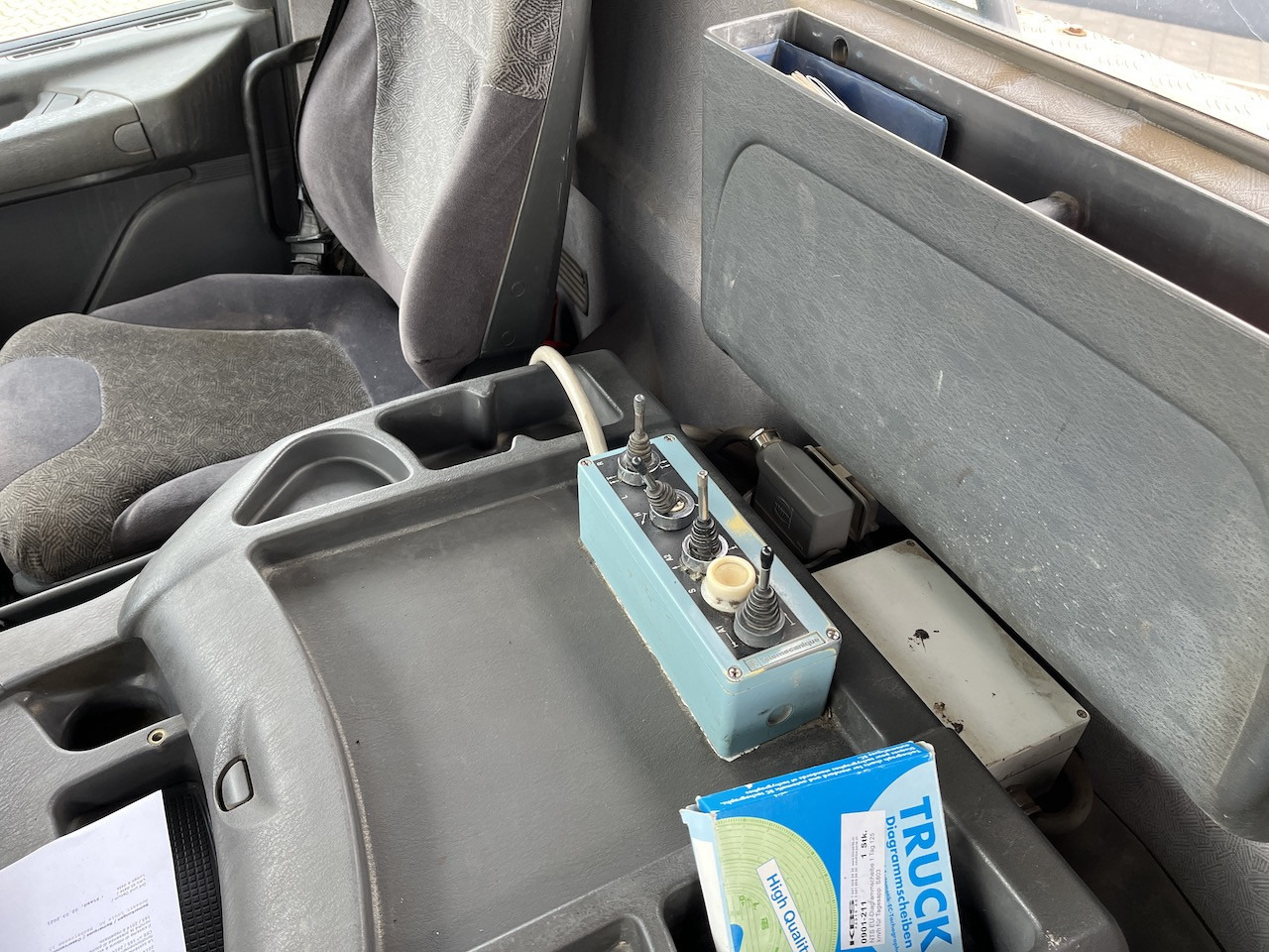 Scania P114 340 4x2 Trösch Absetzkipper Retarder AHK - Caminhão multibenne: foto 4 Scania P114 340 4x2 Trösch Absetzkipper Retarder AHK - Caminhão multibenne: foto 4