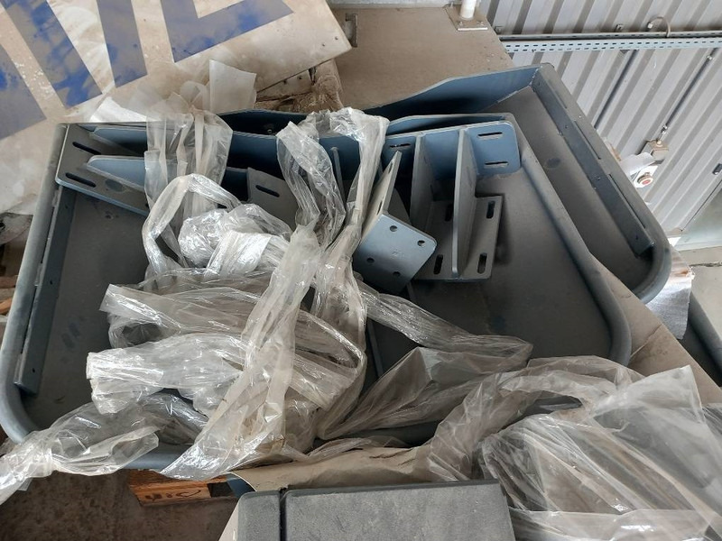 Komatsu PW158-11 MUDGUARDS - Equipamento de Máquina de construção: foto 4 Komatsu PW158-11 MUDGUARDS - Equipamento de Máquina de construção: foto 4