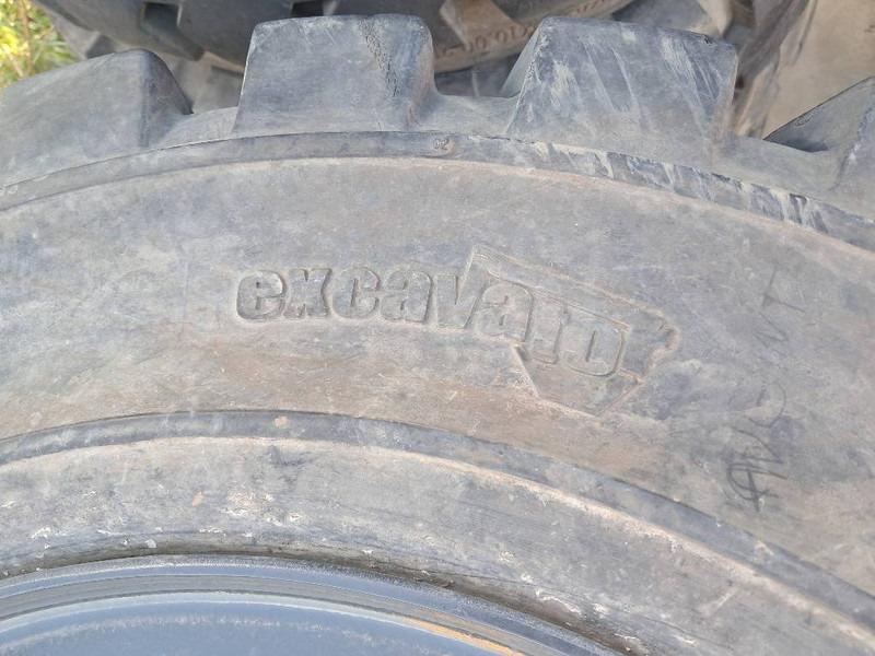Trelleborg Excavator 10.00-20 SOLID (8 tyres) - Jantes e pneus de Máquina de construção: foto 4 Trelleborg Excavator 10.00-20 SOLID (8 tyres) - Jantes e pneus de Máquina de construção: foto 4