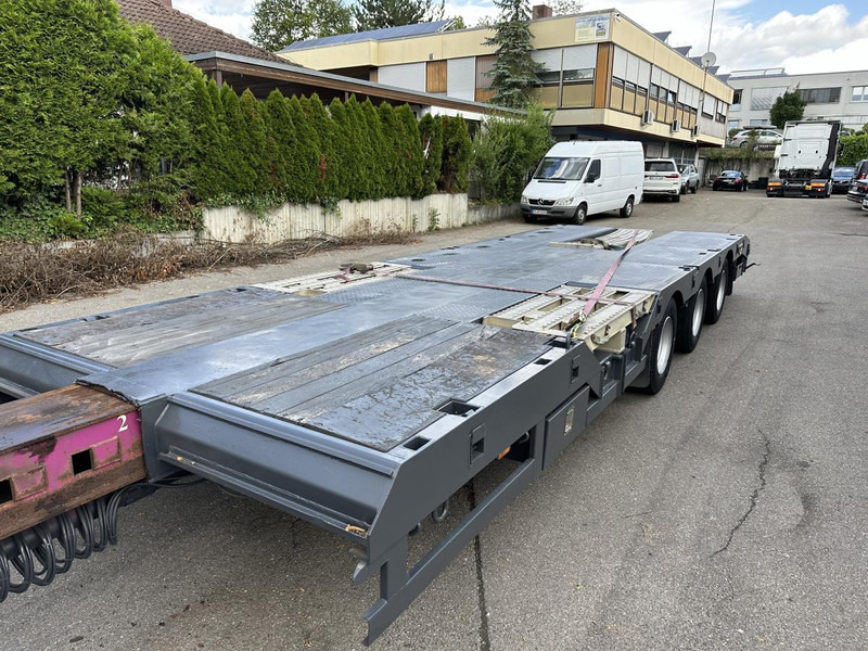 Broshuis Tele Semi Tieflader Luft 4.5 m auszieh u. 3 m verb Tele Semi Tieflader Luft 4.5 m auszieh u. 3 m verbreiterb. - Semireboque baixa: foto 5 Broshuis Tele Semi Tieflader Luft 4.5 m auszieh u. 3 m verb Tele Semi Tieflader Luft 4.5 m auszieh u. 3 m verbreiterb. - Semireboque baixa: foto 5