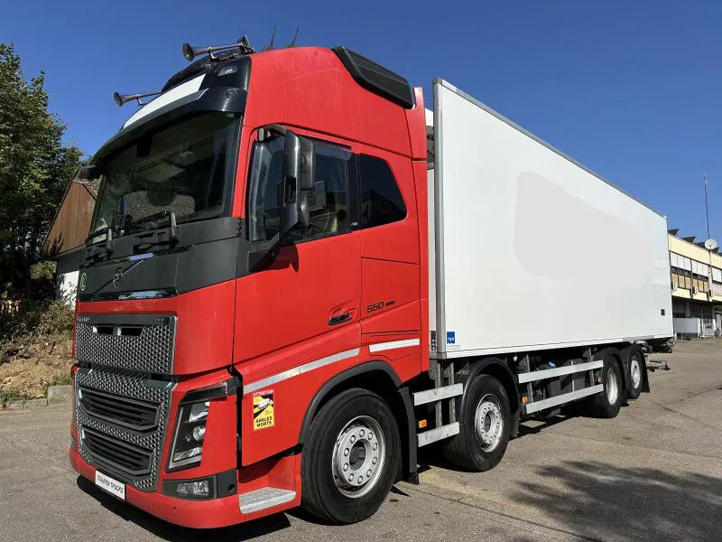 Volvo FH 16.550 XL 8x2 Tief Kühlkoffer ThermoKing LBW - Caminhão: foto 1 Volvo FH 16.550 XL 8x2 Tief Kühlkoffer ThermoKing LBW - Caminhão: foto 1
