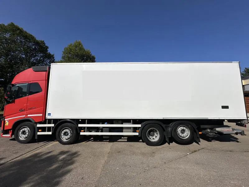 Volvo FH 16.550 XL 8x2 Tief Kühlkoffer ThermoKing LBW - Caminhão: foto 2 Volvo FH 16.550 XL 8x2 Tief Kühlkoffer ThermoKing LBW - Caminhão: foto 2