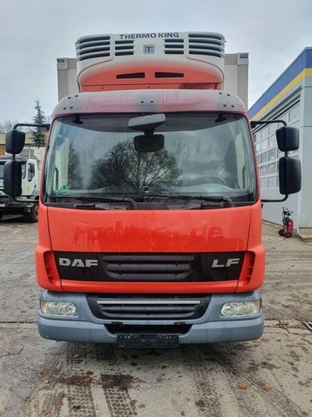 DAF LF 45 220 L Tief Kühl TK TS 500e 12to STS Koffer - Caminhão frigorífico: foto 2 DAF LF 45 220 L Tief Kühl TK TS 500e 12to STS Koffer - Caminhão frigorífico: foto 2