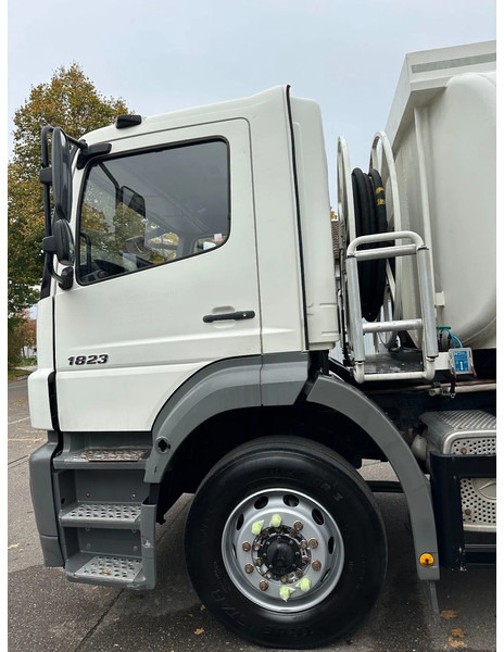 Mercedes-Benz Axor 1823 LA *Tankwagen für Heizöl/Diesel, 2 Kammern, 14.000 Ltr.* - Caminhão tanque: foto 3 Mercedes-Benz Axor 1823 LA *Tankwagen für Heizöl/Diesel, 2 Kammern, 14.000 Ltr.* - Caminhão tanque: foto 3