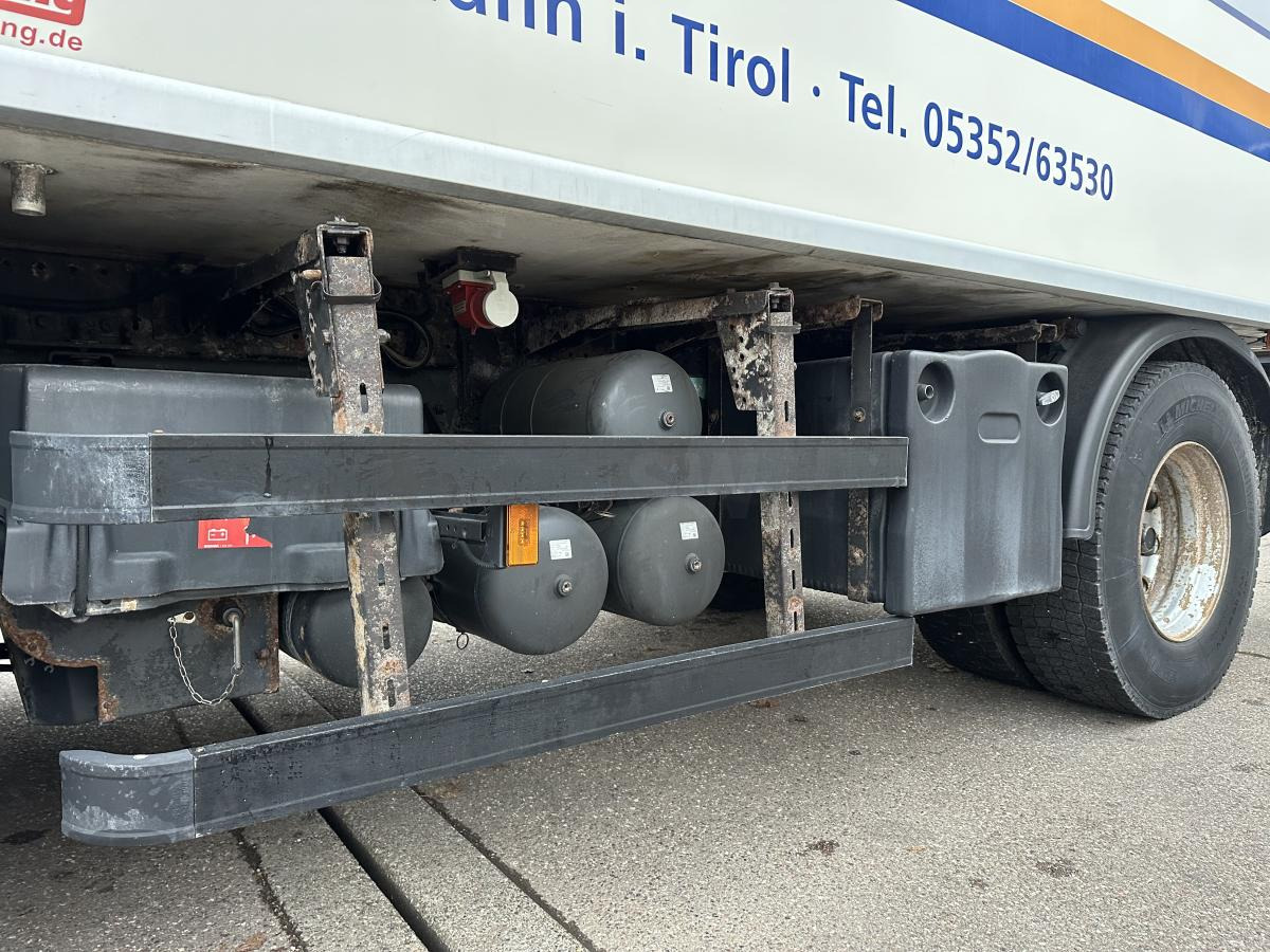 Caminhão frigorífico Scania P 230 Fleisch Rohrbahnen: foto 19