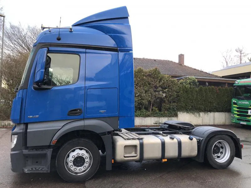 Mercedes-Benz Actros 1845 LS LOW MEGA Streamspace Intarder - Tractor: foto 1 Mercedes-Benz Actros 1845 LS LOW MEGA Streamspace Intarder - Tractor: foto 1