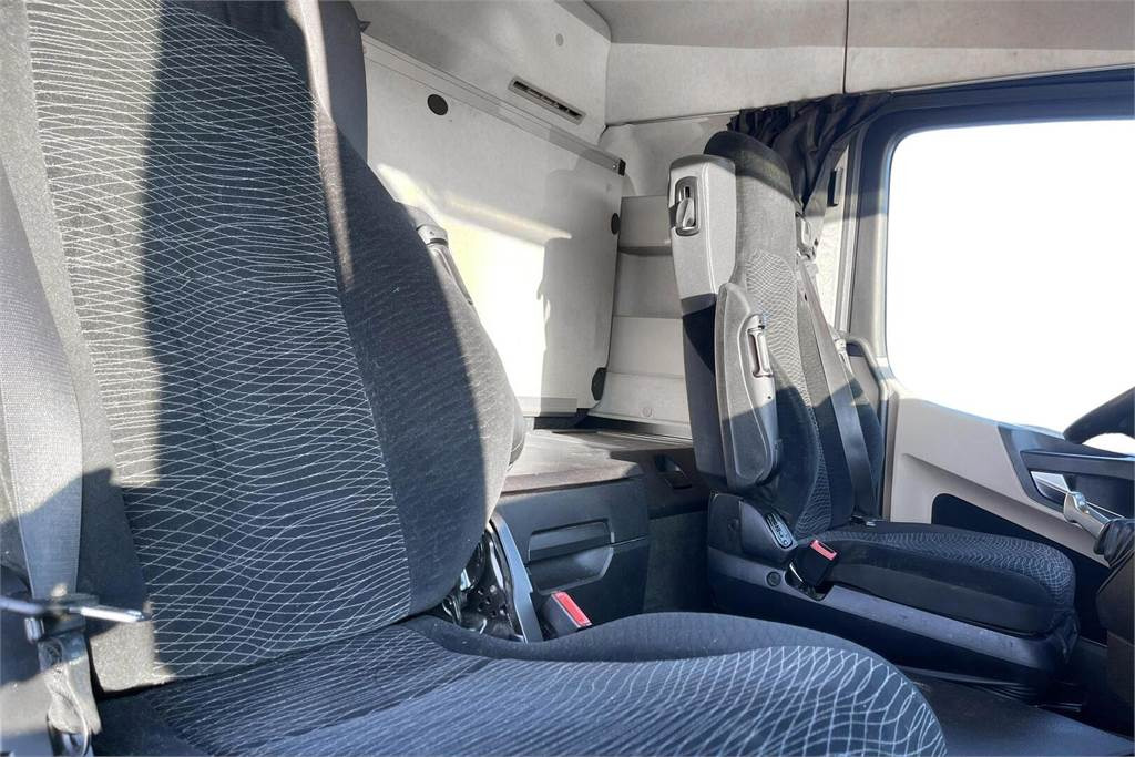 Caminhão isotérmico Mercedes-Benz ACTROS L 2551 6x2 FRC 06/2027: foto 18