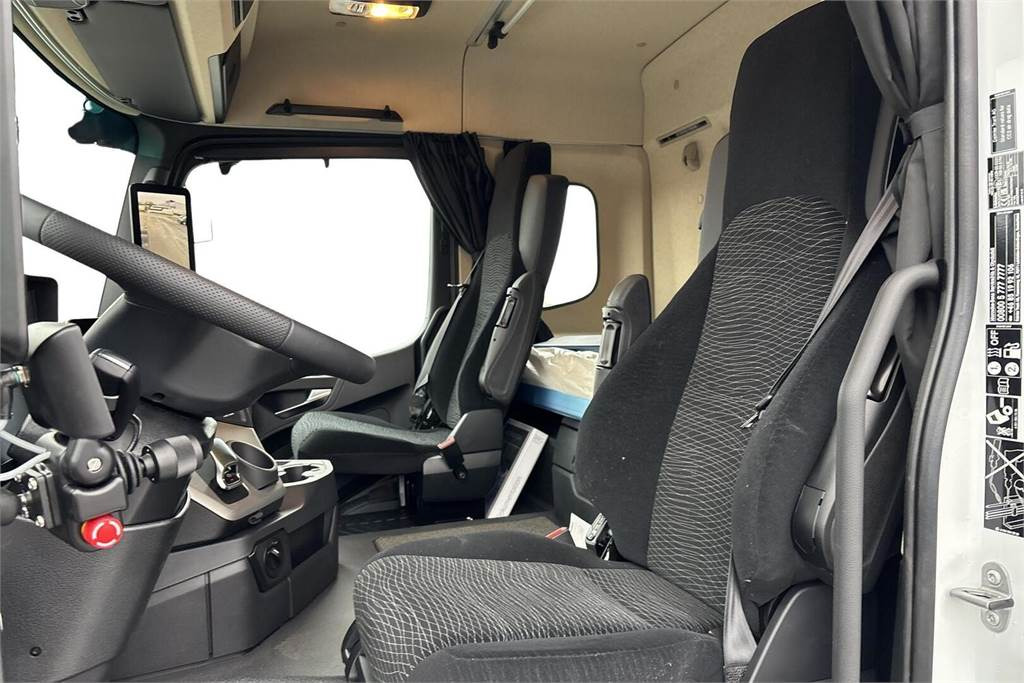 Fotografia de interior 2: Caminhão grua Mercedes-Benz AROCS 3253L Nosturi+koukkulaite UUSIAUTO
