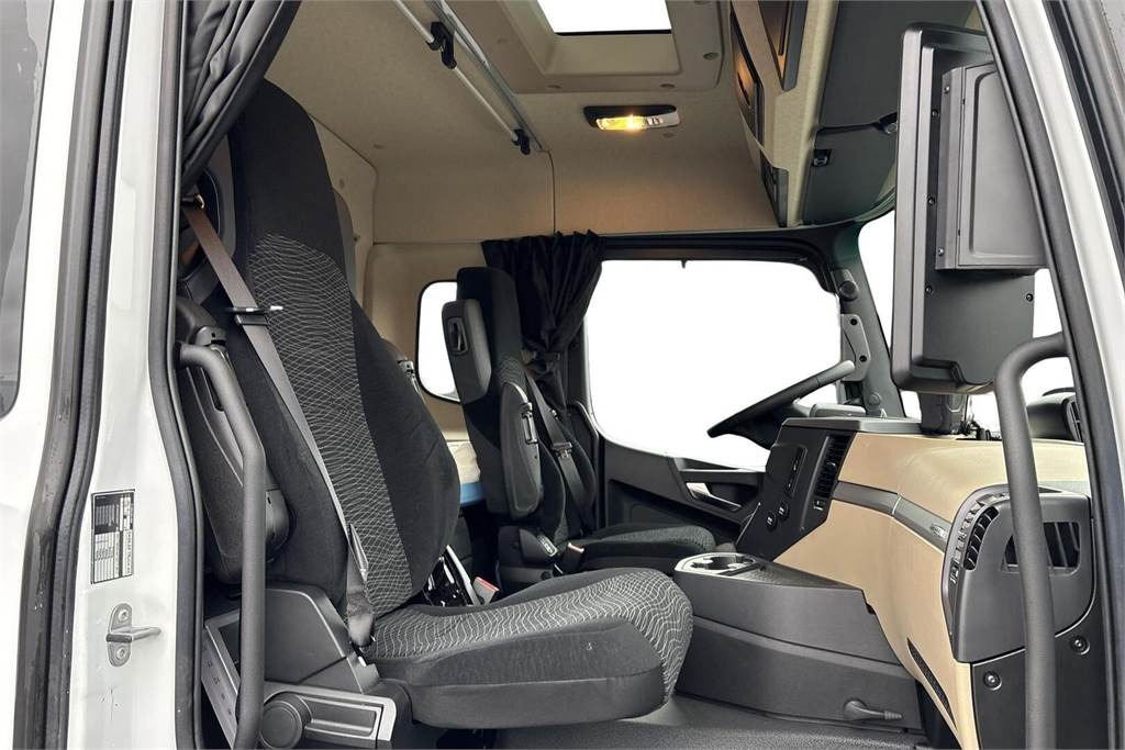 Fotografia de interior 4: Caminhão grua Mercedes-Benz AROCS 3253L Nosturi+koukkulaite UUSIAUTO