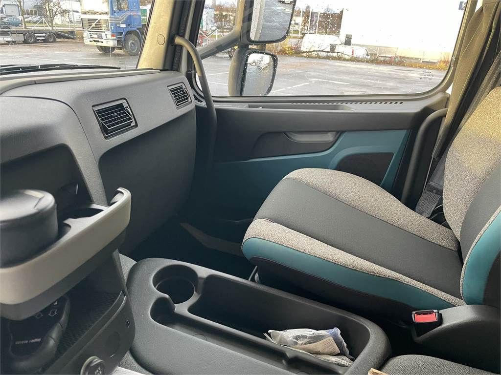 Caminhão isotérmico Volvo FM 330: foto 13