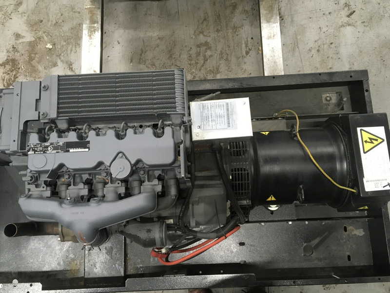 Deutz BF4L2011 GENERATOR 40KVA NEW - Gerador elétrico: foto 5 Deutz BF4L2011 GENERATOR 40KVA NEW - Gerador elétrico: foto 5