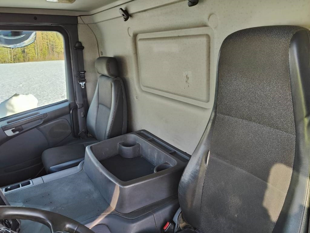 Caminhão chassi Scania P 320: foto 6