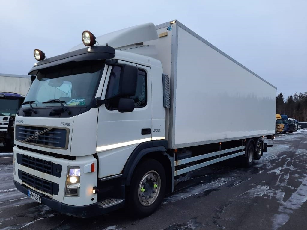 Volvo FM 9 300 - Caminhão furgão: foto 1 Volvo FM 9 300 - Caminhão furgão: foto 1