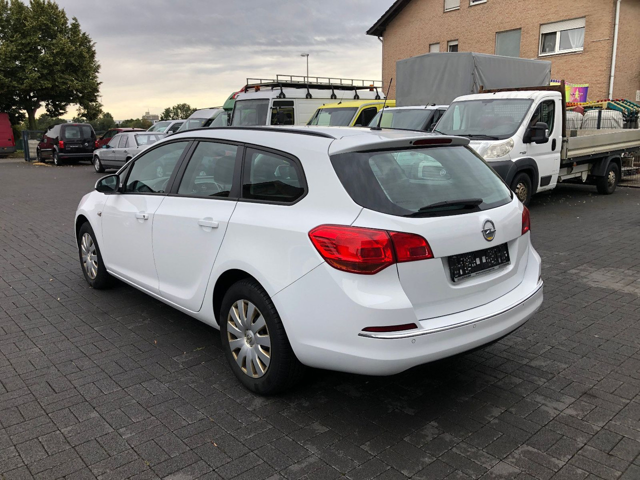 Opel Astra J 1.6 CDTi Sports Tourer Edition - Carro perua: foto 4 Opel Astra J 1.6 CDTi Sports Tourer Edition - Carro perua: foto 4
