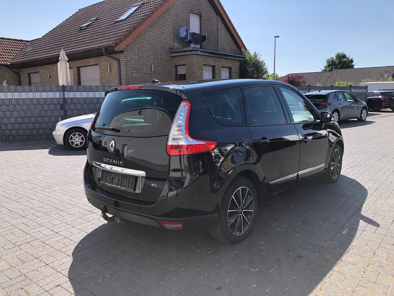 Renault Scenic Grand 2.0 dCi 150 BOSE Edition,Automatik - Furgão de passageiros: foto 2 Renault Scenic Grand 2.0 dCi 150 BOSE Edition,Automatik - Furgão de passageiros: foto 2