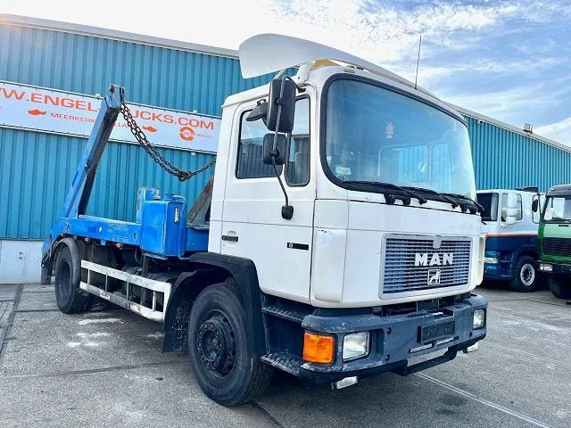 MAN F 18.232 (6 CILINDER) M90 WITH TELESCOPIC CONTAINER SYSTEM (8 GEARS MANUAL GEARBOX / EURO 1 (MECHANICAL PUMP AND INJECTORS)) - Caminhão multibenne: foto 2 MAN F 18.232 (6 CILINDER) M90 WITH TELESCOPIC CONTAINER SYSTEM (8 GEARS MANUAL GEARBOX / EURO 1 (MECHANICAL PUMP AND INJECTORS)) - Caminhão multibenne: foto 2