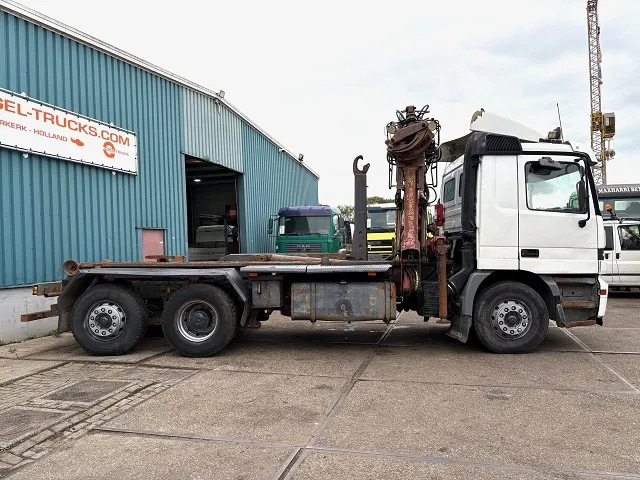 Mercedes-Benz Actros 2540 L 6x2 MP1 WITH V-CRANE & HOOK-ARM SYSTEM (EPS WITH CLUTCH (3 PEDALS) / REDUCTION AXLE / STEEL-/AIR SUSPENSION / P.T. - Caminhão polibenne, Caminhão grua: foto 4 Mercedes-Benz Actros 2540 L 6x2 MP1 WITH V-CRANE & HOOK-ARM SYSTEM (EPS WITH CLUTCH (3 PEDALS) / REDUCTION AXLE / STEEL-/AIR SUSPENSION / P.T. - Caminhão polibenne, Caminhão grua: foto 4