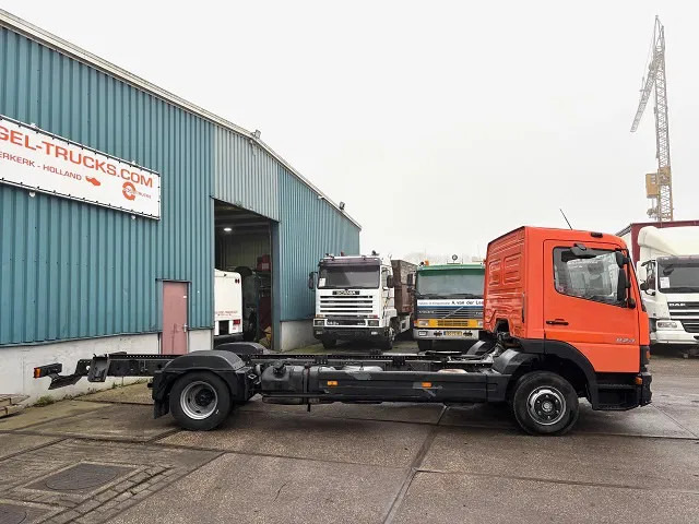 Mercedes-Benz Atego 823L DAY CAB (6-CILINDER) 4x2 CHASSIS (MANUAL GEARBOX / SPER DIFFERENTIAL / 6-CILINDER ENGINE) - Caminhão chassi: foto 4 Mercedes-Benz Atego 823L DAY CAB (6-CILINDER) 4x2 CHASSIS (MANUAL GEARBOX / SPER DIFFERENTIAL / 6-CILINDER ENGINE) - Caminhão chassi: foto 4