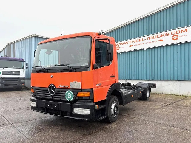 Mercedes-Benz Atego 823L DAY CAB (6-CILINDER) 4x2 CHASSIS (MANUAL GEARBOX / SPER DIFFERENTIAL / 6-CILINDER ENGINE) - Caminhão chassi: foto 1 Mercedes-Benz Atego 823L DAY CAB (6-CILINDER) 4x2 CHASSIS (MANUAL GEARBOX / SPER DIFFERENTIAL / 6-CILINDER ENGINE) - Caminhão chassi: foto 1
