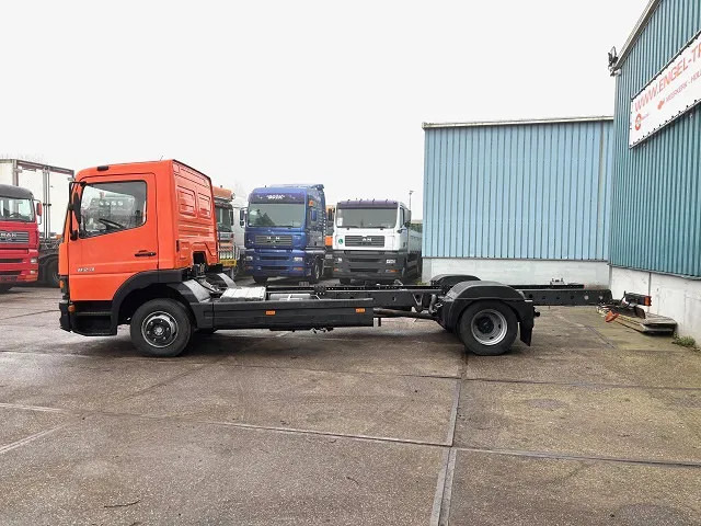 Mercedes-Benz Atego 823L DAY CAB (6-CILINDER) 4x2 CHASSIS (MANUAL GEARBOX / SPER DIFFERENTIAL / 6-CILINDER ENGINE) - Caminhão chassi: foto 5 Mercedes-Benz Atego 823L DAY CAB (6-CILINDER) 4x2 CHASSIS (MANUAL GEARBOX / SPER DIFFERENTIAL / 6-CILINDER ENGINE) - Caminhão chassi: foto 5