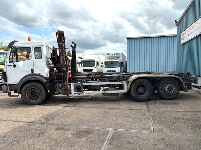 Mercedes-Benz SK 2527 6x2 HOOK-ARM SYSTEM WITH HMF CRANE (V6 ENGINE / ZF MANUAL GEARBOX / REDUCTION AXLE / STEEL SUSPENSION / P.T.O.) - Caminhão polibenne, Caminhão grua: foto 5 Mercedes-Benz SK 2527 6x2 HOOK-ARM SYSTEM WITH HMF CRANE (V6 ENGINE / ZF MANUAL GEARBOX / REDUCTION AXLE / STEEL SUSPENSION / P.T.O.) - Caminhão polibenne, Caminhão grua: foto 5