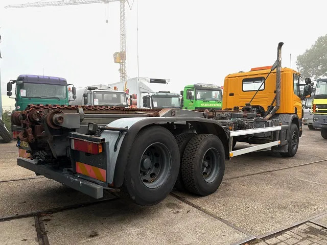 Scania P114-340 6x2 WITH MULTILIFT CONTAINERSYSTEM ONLY 80.500 KM!! ORIGINAL (10 TIRES / FULL STEEL SUSPENSION / 12 GEARS MANUAL GEARBO - Caminhão transportador de contêineres/ Caixa móvel: foto 3 Scania P114-340 6x2 WITH MULTILIFT CONTAINERSYSTEM ONLY 80.500 KM!! ORIGINAL (10 TIRES / FULL STEEL SUSPENSION / 12 GEARS MANUAL GEARBO - Caminhão transportador de contêineres/ Caixa móvel: foto 3