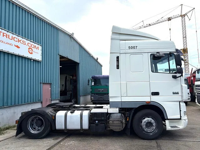 DAF XF 105.460 SPACECAB (2 IDENTICAL UNITS AVAILBLE) (ZF16 MANUAL GEARBOX / MX-BRAKE / 870+430 LITER TANK / FRIDGE / AIRCONDITIONING - Tractor: foto 4 DAF XF 105.460 SPACECAB (2 IDENTICAL UNITS AVAILBLE) (ZF16 MANUAL GEARBOX / MX-BRAKE / 870+430 LITER TANK / FRIDGE / AIRCONDITIONING - Tractor: foto 4