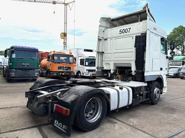 DAF XF 105.460 SPACECAB (4 IDENTICAL UNITS AVAILBLE) (ZF16 MANUAL GEARBOX / MX-BRAKE / 870+430 LITER TANK / FRIDGE / AIRCONDITIONING - Tractor: foto 3 DAF XF 105.460 SPACECAB (4 IDENTICAL UNITS AVAILBLE) (ZF16 MANUAL GEARBOX / MX-BRAKE / 870+430 LITER TANK / FRIDGE / AIRCONDITIONING - Tractor: foto 3
