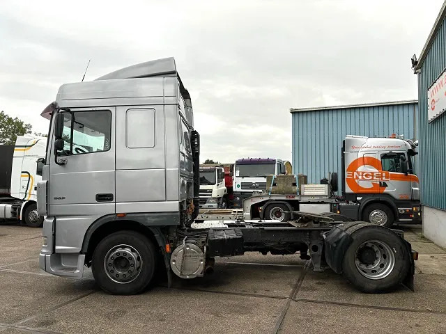 DAF XF 95.430 SPACECAB 4x2 (EURO 4 / ZF16 MANUAL GEARBOX / AIRCONDITIONING) - Tractor: foto 5 DAF XF 95.430 SPACECAB 4x2 (EURO 4 / ZF16 MANUAL GEARBOX / AIRCONDITIONING) - Tractor: foto 5