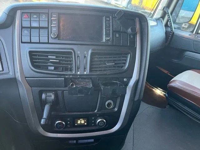 Locação de Iveco Stralis AS440S42T/P HI-WAY DUTCH TRUCK (APK/TUV -> 02-2024 / EURO 6 / AS-TRONIC / 2 TANKS / LEATHER SEATS / FRIDGE) Iveco Stralis AS440S42T/P HI-WAY DUTCH TRUCK (APK/TUV -> 02-2024 / EURO 6 / AS-TRONIC / 2 TANKS / LEATHER SEATS / FRIDGE): foto 9 Locação de Iveco Stralis AS440S42T/P HI-WAY DUTCH TRUCK (APK/TUV -> 02-2024 / EURO 6 / AS-TRONIC / 2 TANKS / LEATHER SEATS / FRIDGE) Iveco Stralis AS440S42T/P HI-WAY DUTCH TRUCK (APK/TUV -> 02-2024 / EURO 6 / AS-TRONIC / 2 TANKS / LEATHER SEATS / FRIDGE): foto 9