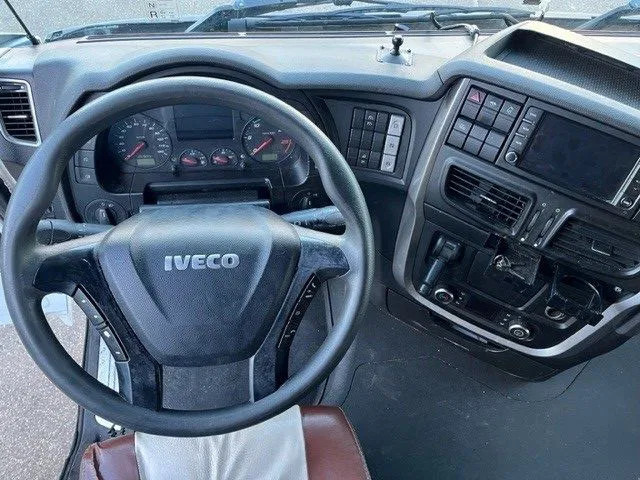 Locação de Iveco Stralis AS440S42T/P HI-WAY DUTCH TRUCK (APK/TUV -> 02-2024 / EURO 6 / AS-TRONIC / 2 TANKS / LEATHER SEATS / FRIDGE) Iveco Stralis AS440S42T/P HI-WAY DUTCH TRUCK (APK/TUV -> 02-2024 / EURO 6 / AS-TRONIC / 2 TANKS / LEATHER SEATS / FRIDGE): foto 6 Locação de Iveco Stralis AS440S42T/P HI-WAY DUTCH TRUCK (APK/TUV -> 02-2024 / EURO 6 / AS-TRONIC / 2 TANKS / LEATHER SEATS / FRIDGE) Iveco Stralis AS440S42T/P HI-WAY DUTCH TRUCK (APK/TUV -> 02-2024 / EURO 6 / AS-TRONIC / 2 TANKS / LEATHER SEATS / FRIDGE): foto 6
