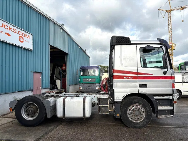 Mercedes-Benz Actros 1843 LS SLEEPERCAB (MP1) (ZF16 MANUAL GEARBOX / REDUCTION AXLE / AIRCONDITIONING / ETC.) - Tractor: foto 4 Mercedes-Benz Actros 1843 LS SLEEPERCAB (MP1) (ZF16 MANUAL GEARBOX / REDUCTION AXLE / AIRCONDITIONING / ETC.) - Tractor: foto 4
