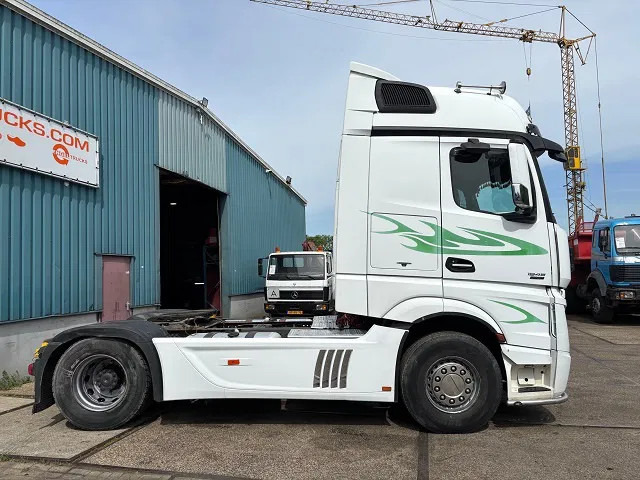 Mercedes-Benz Actros 1845 LS BIGSPACE (RETARDER / EURO 5 / TELLIGENT GEARBOX / FULL SPOILERSET / 2x DIESELTANK / AIRCONDITIONING) - Tractor: foto 4 Mercedes-Benz Actros 1845 LS BIGSPACE (RETARDER / EURO 5 / TELLIGENT GEARBOX / FULL SPOILERSET / 2x DIESELTANK / AIRCONDITIONING) - Tractor: foto 4